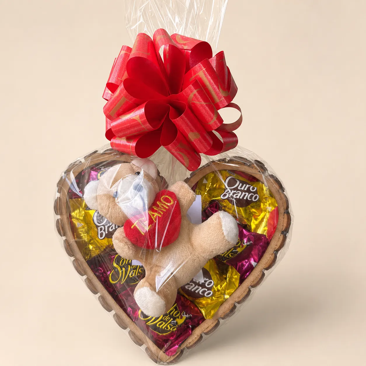 Cesta de coração com ursinho e chocolates(1)-comprimido.webp